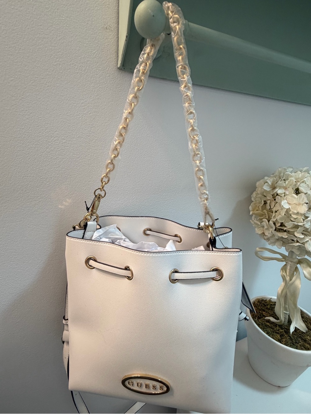 NWT GUESS Cream Tote with Gold Chain and Logo - Picture 10 of 12